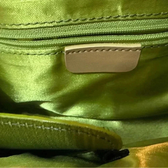 096 Unbranded | NWOT Lime Green Mini Bag with Chain (Size OS) - Picture 4 of 8